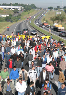 {74337B1D-3215-4F64-847D-B6DB0551198D}_2007jun04_lgphillips_dutra2